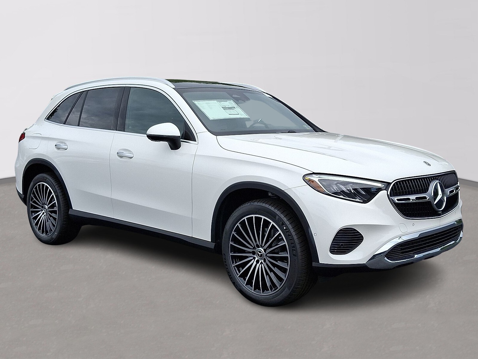 2025 Mercedes Benz GLC 300 4MATIC photo 3