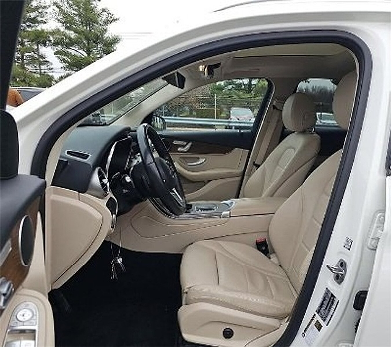 2022 Mercedes Benz GLC 300 4MATIC photo 2