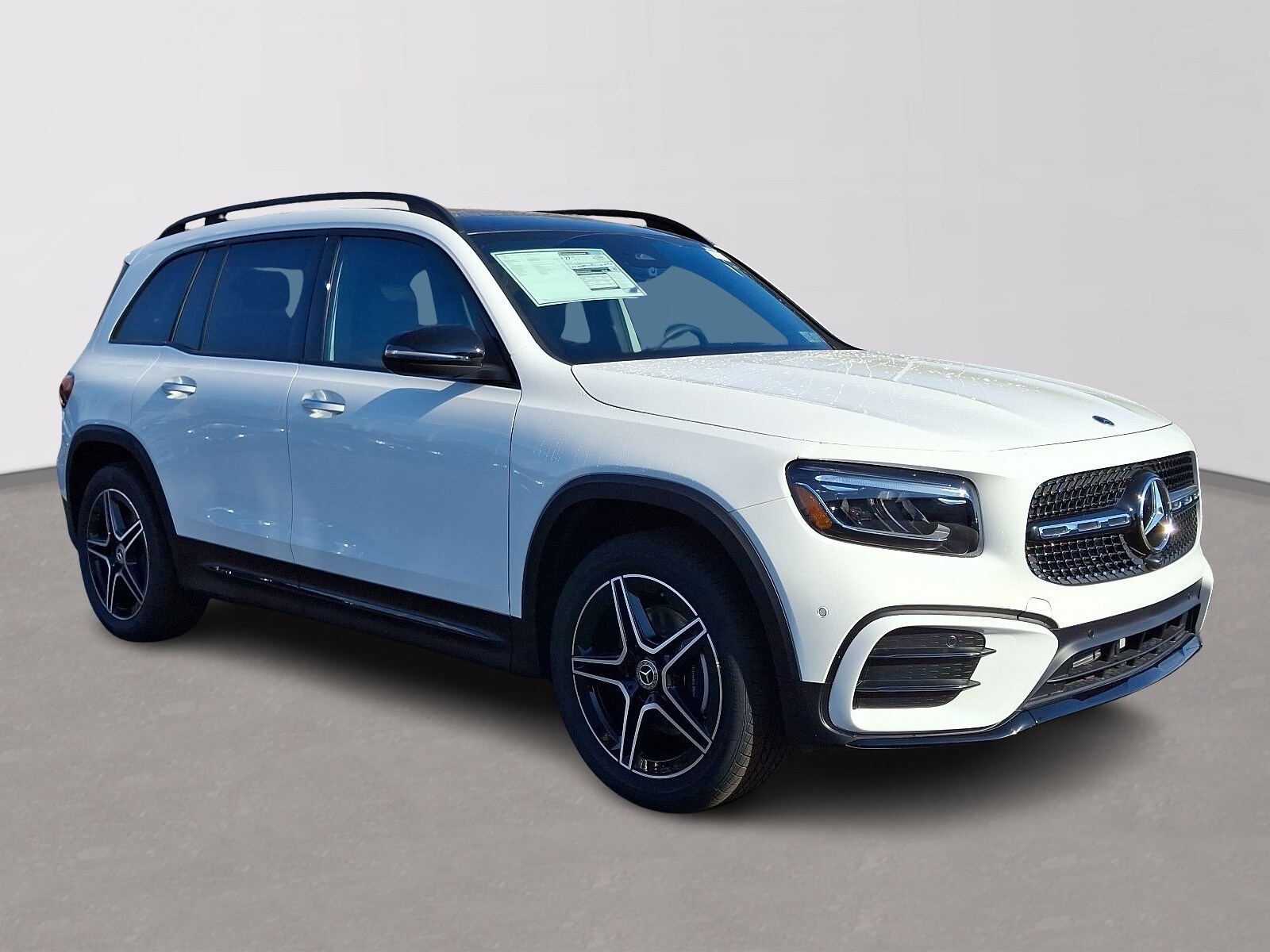 2025 Mercedes Benz GLB 250 4MATIC photo 3