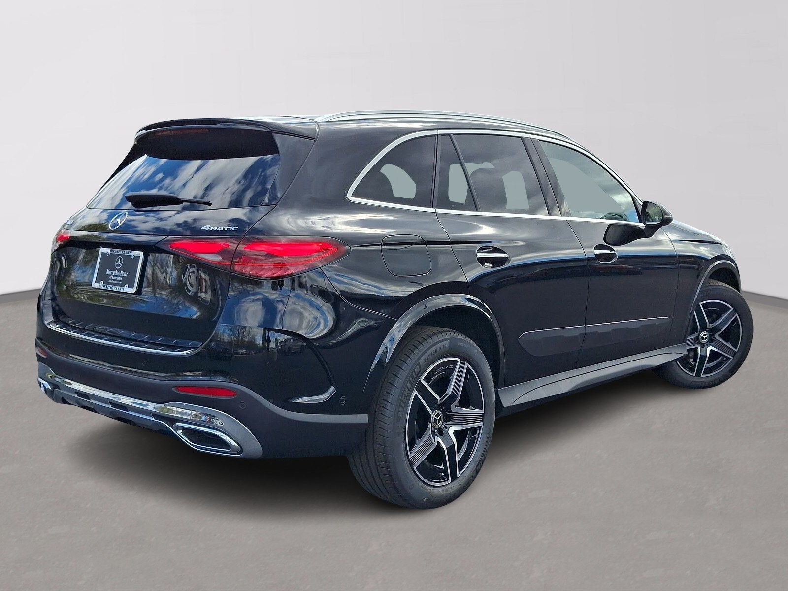 2025 Mercedes Benz GLC 300 4MATIC photo 4