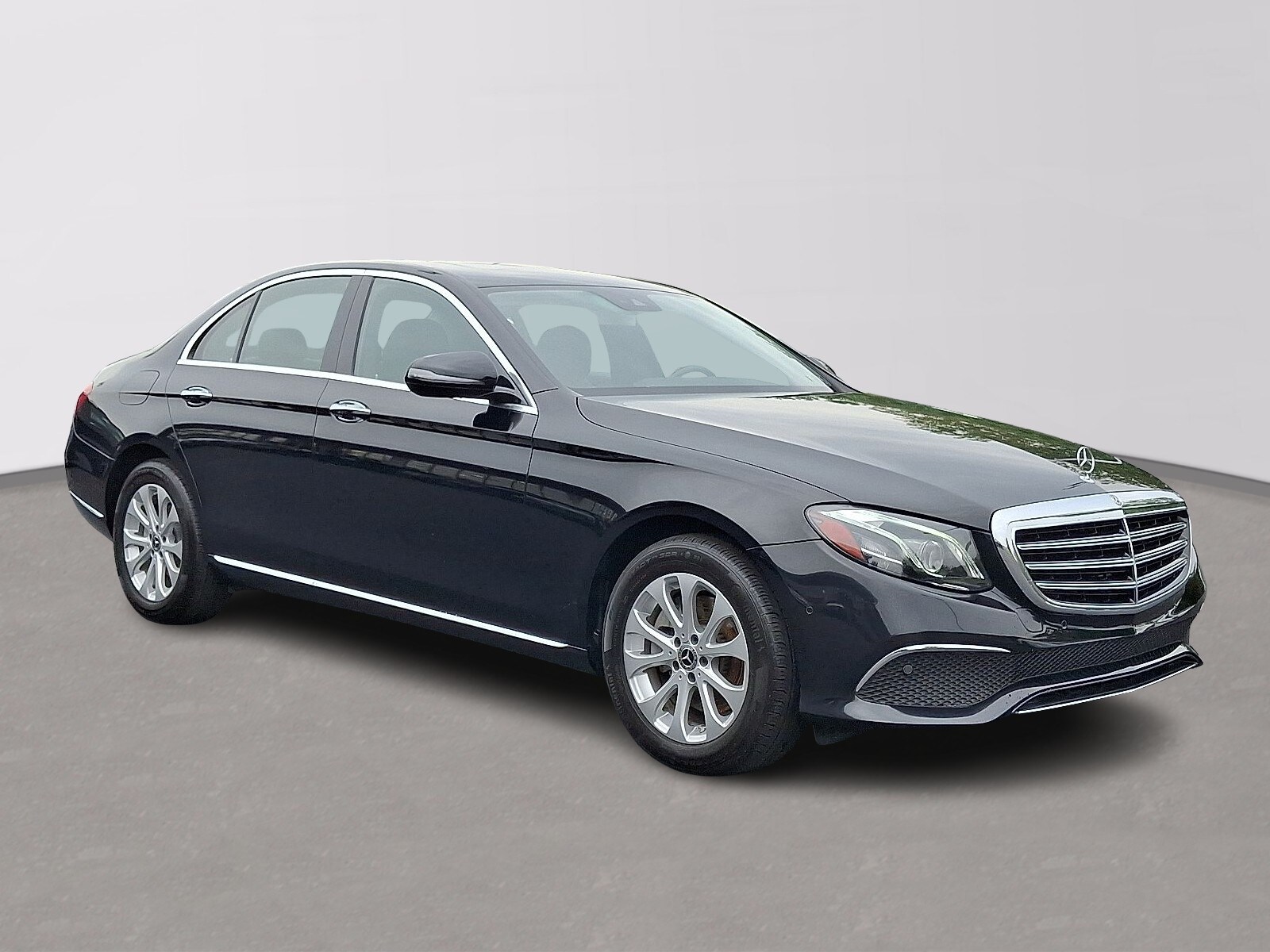 2018 Mercedes Benz E 300 4MATIC photo 2