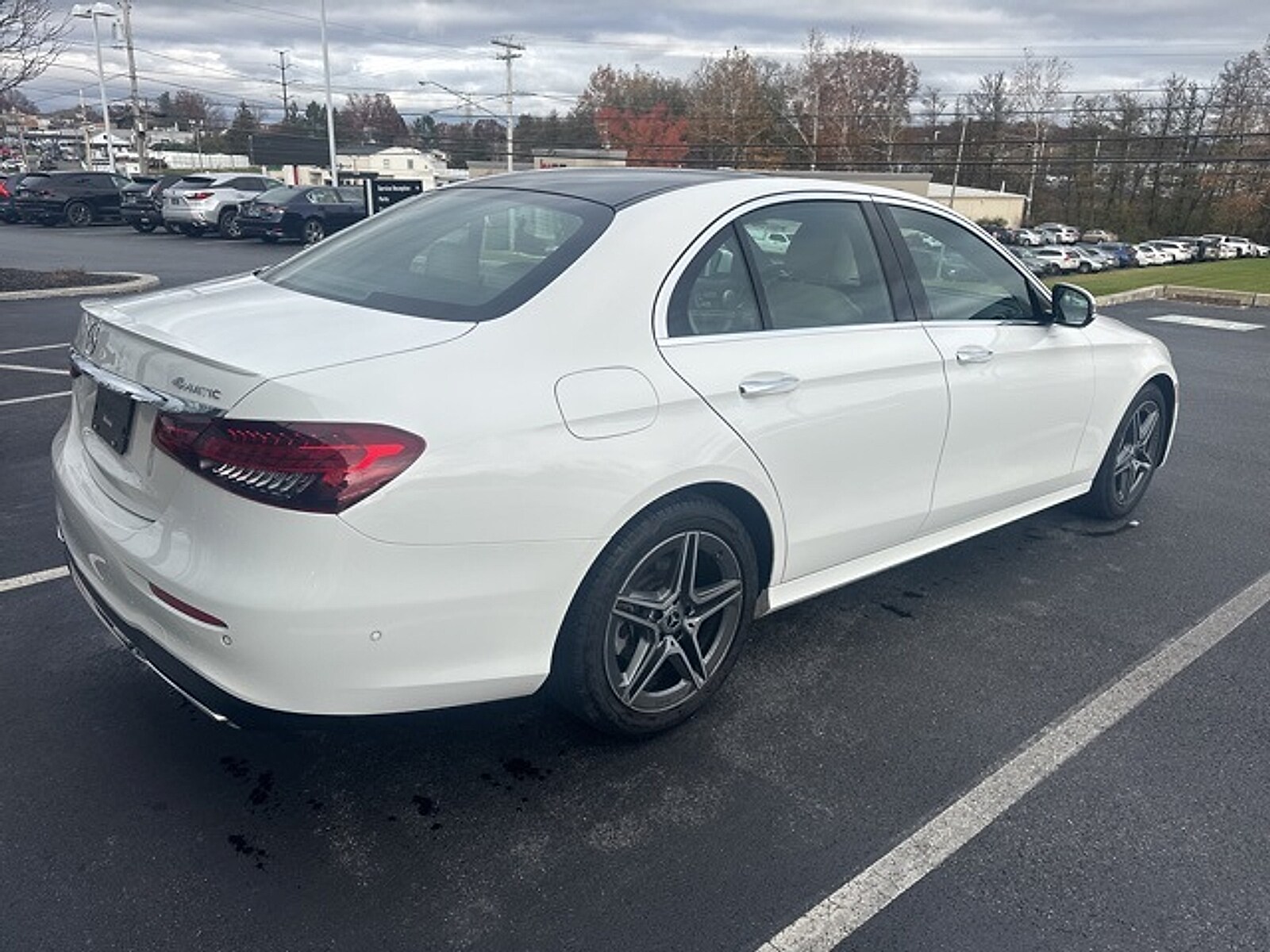 2022 Mercedes Benz E 350 4MATIC Sedan photo 3