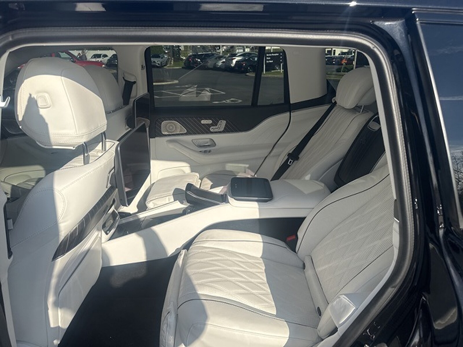 2025 Mercedes Benz GLS Maybach 600 4MATIC photo 3