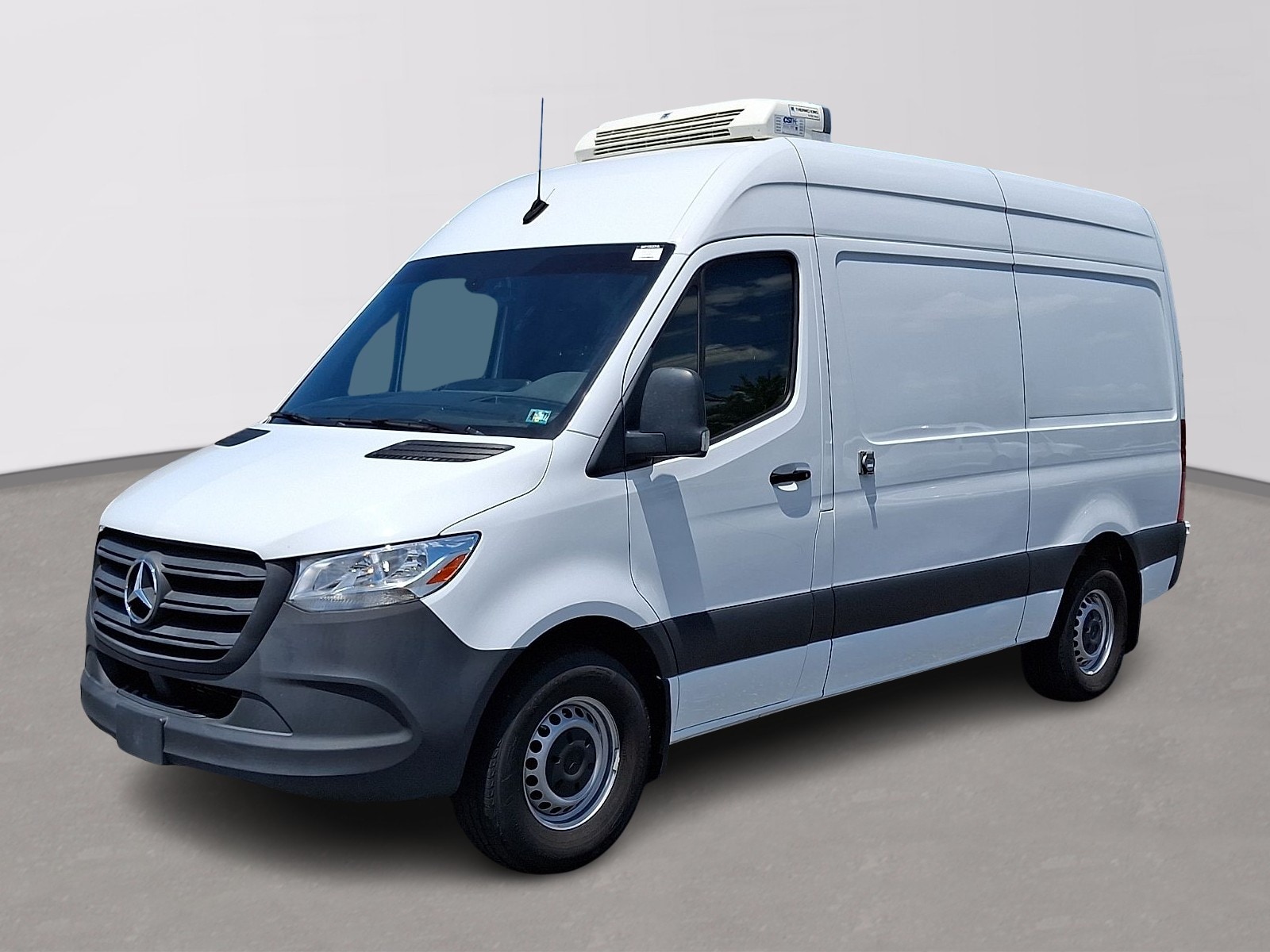 2023 Mercedes-Benz Sprinter 2500 Gas 144 WB's photo