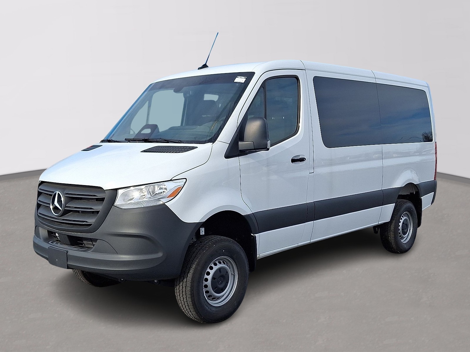2025 Mercedes-Benz Sprinter 2500 144 WB HO Standard Roof 4x4's photo