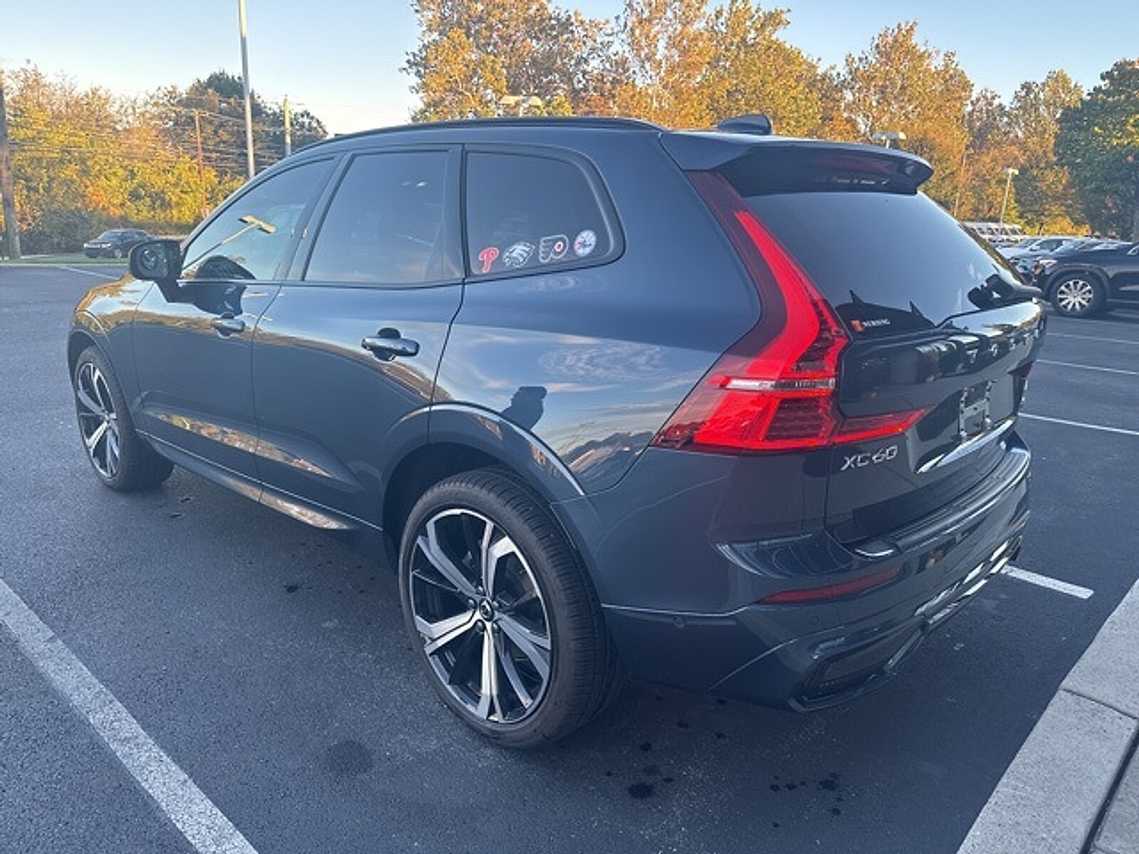 2025 Volvo XC60 B5 photo 2