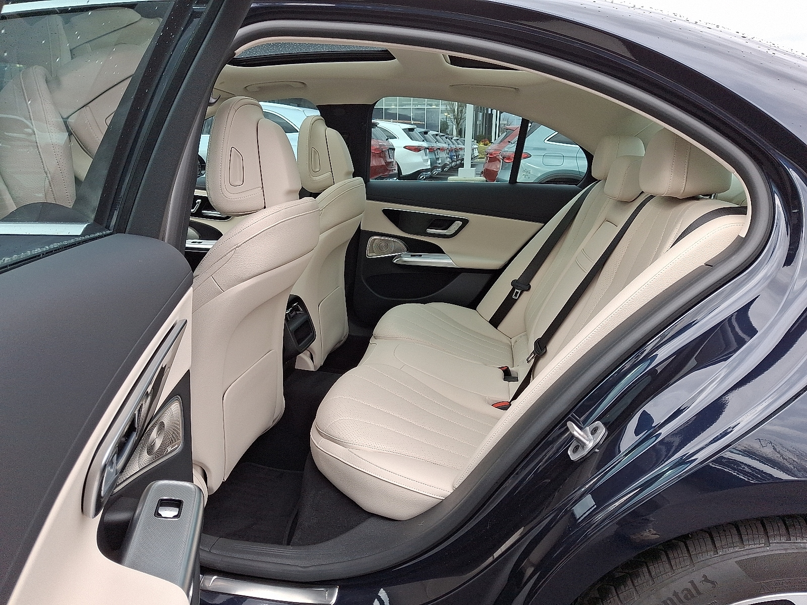 2025 Mercedes-Benz E-Class E350 - Photo 10