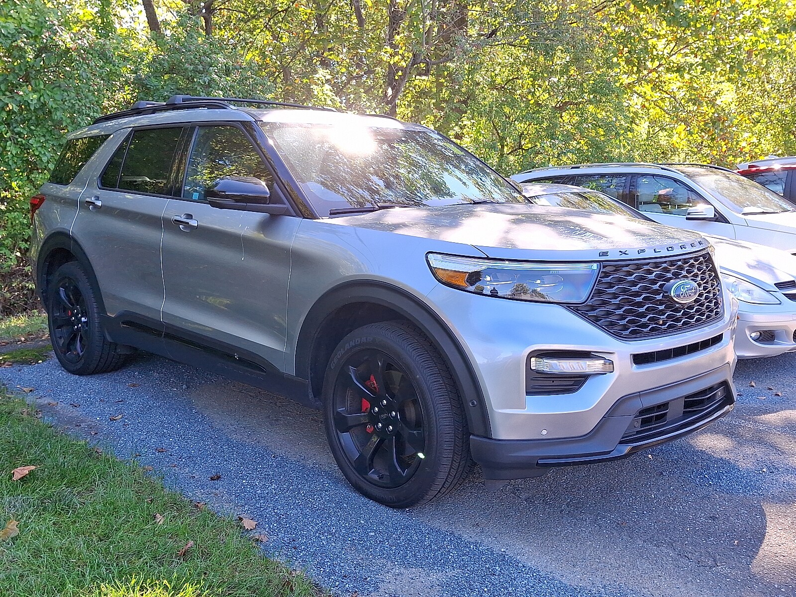 2021 Ford Explorer ST photo 2