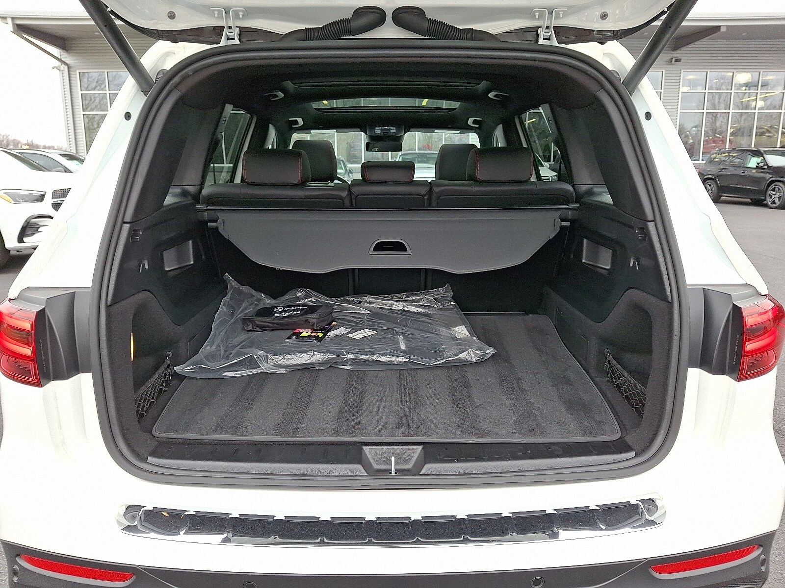2025 Mercedes-Benz GLB Base - Photo 29