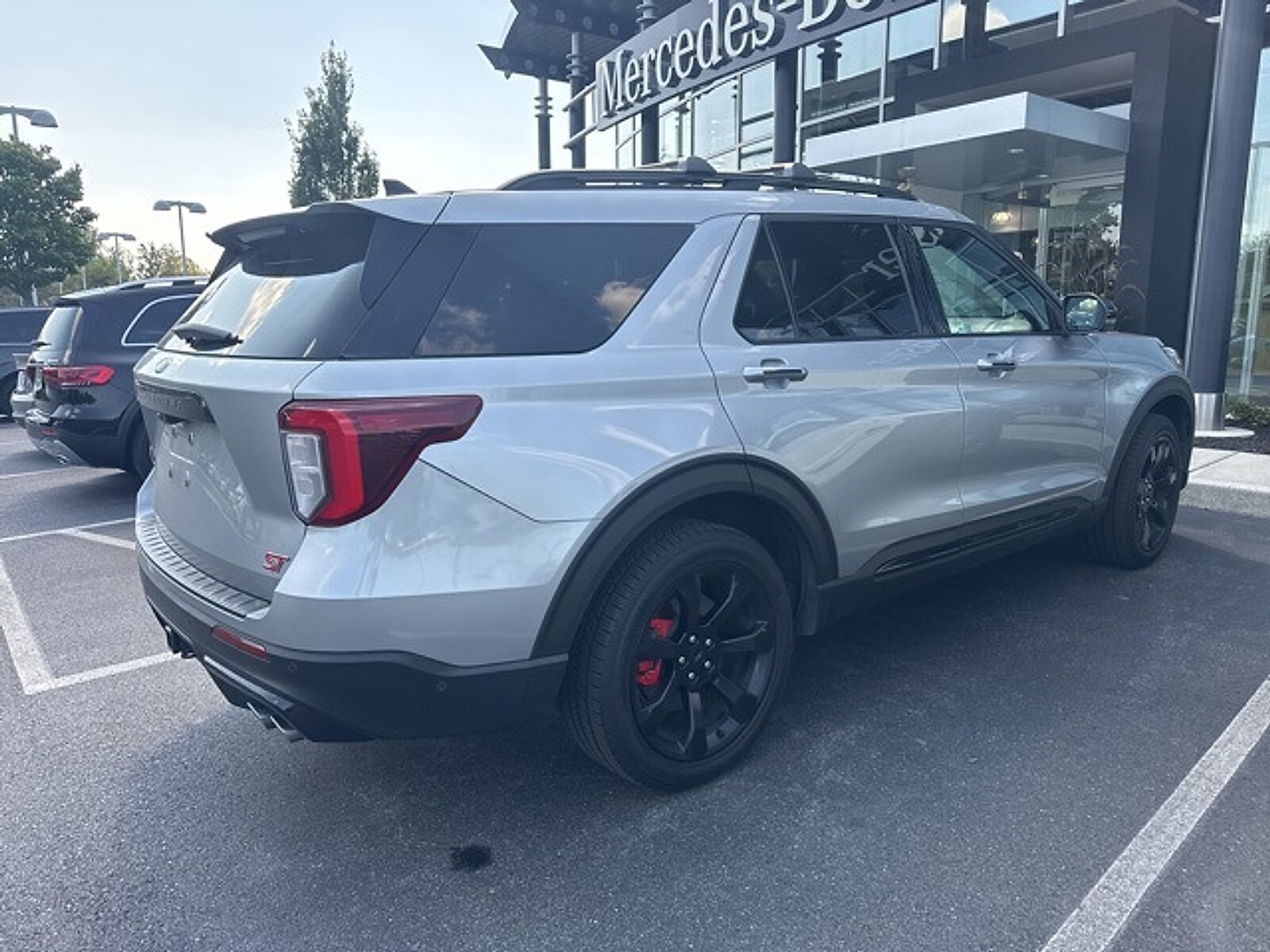 2021 Ford Explorer ST photo 2