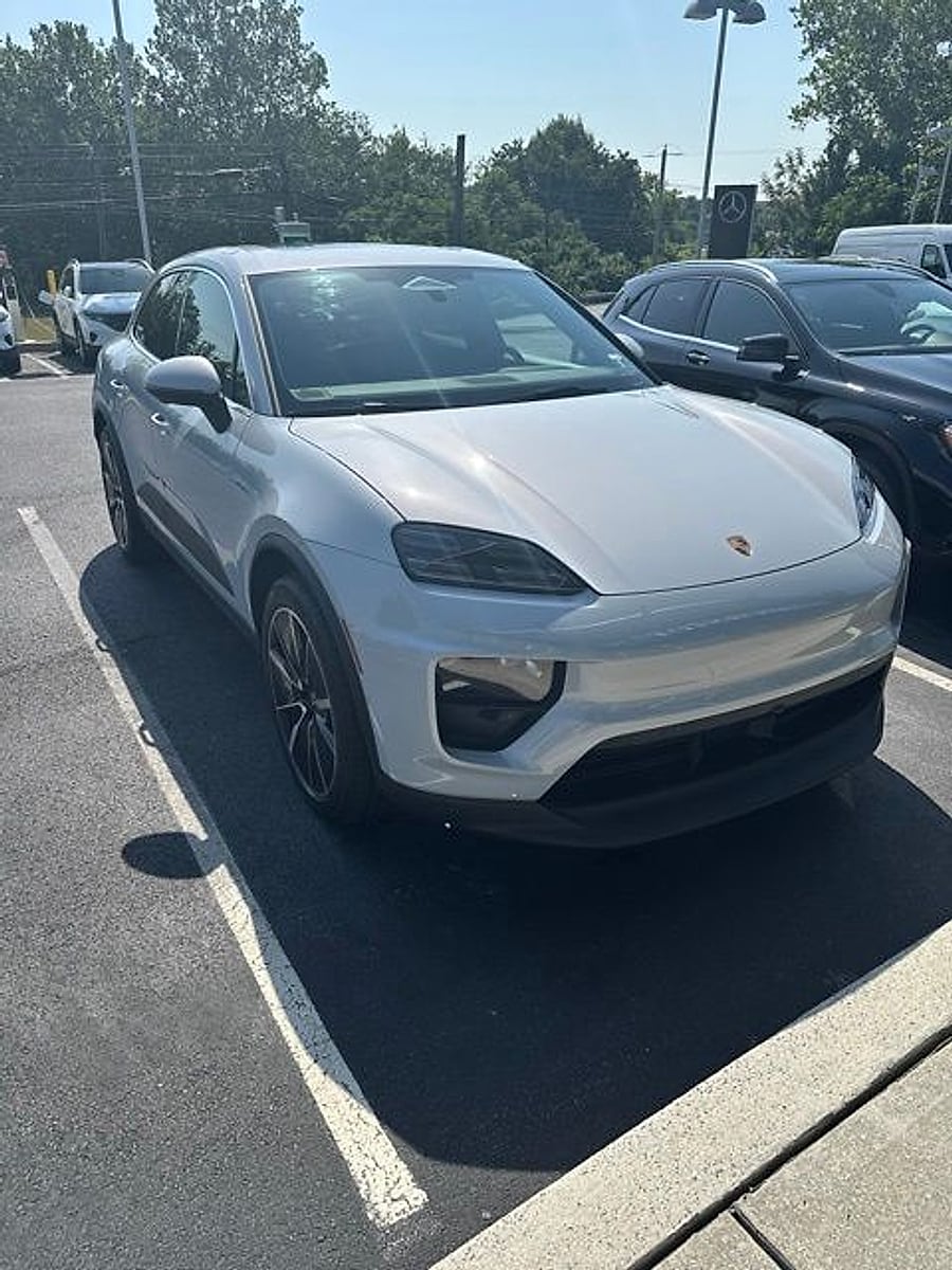 2025 Porsche Macan Macan 4S Electric's photo