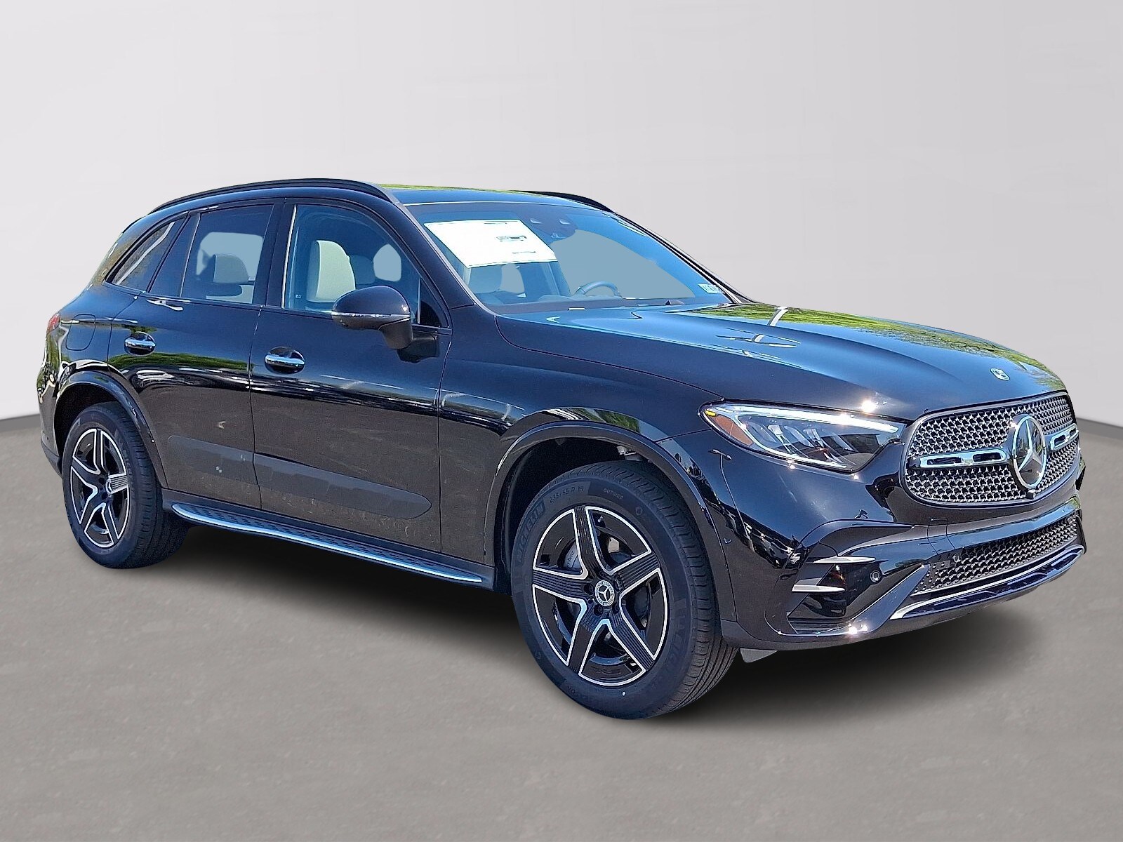2025 Mercedes Benz GLC 300 4MATIC photo 3