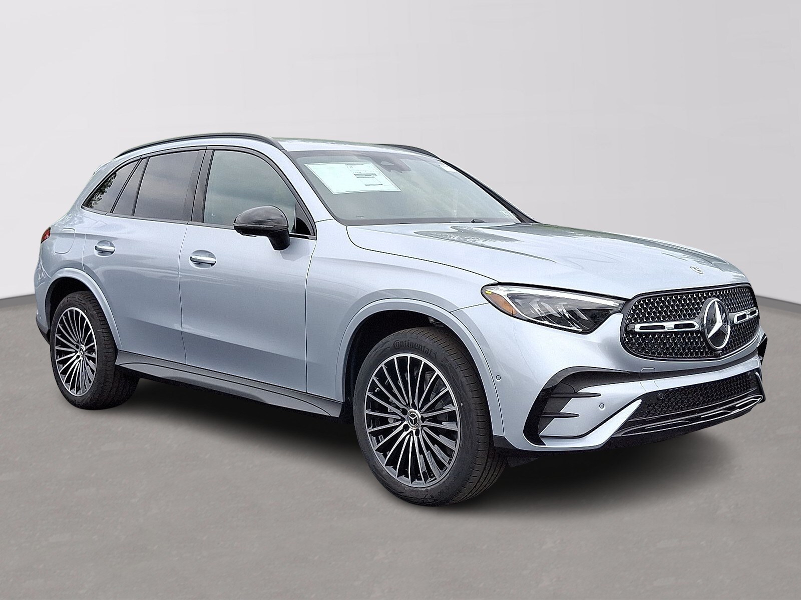 2025 Mercedes Benz GLC 300 4MATIC photo 3