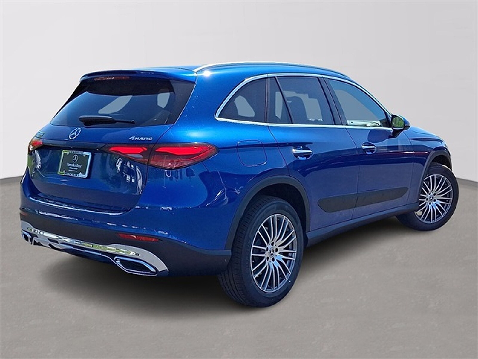 2025 Mercedes Benz GLC 300 4MATIC photo 4