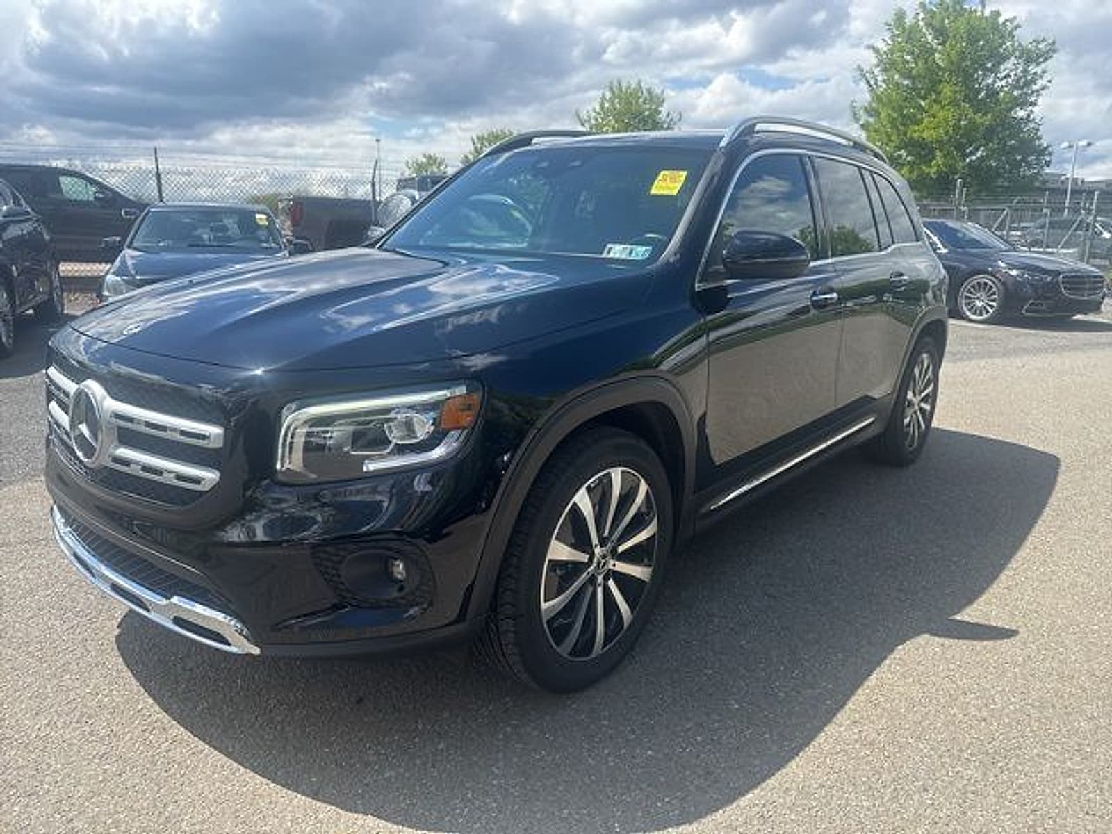2022 Mercedes-Benz GLB GLB 250 4MATIC's photo