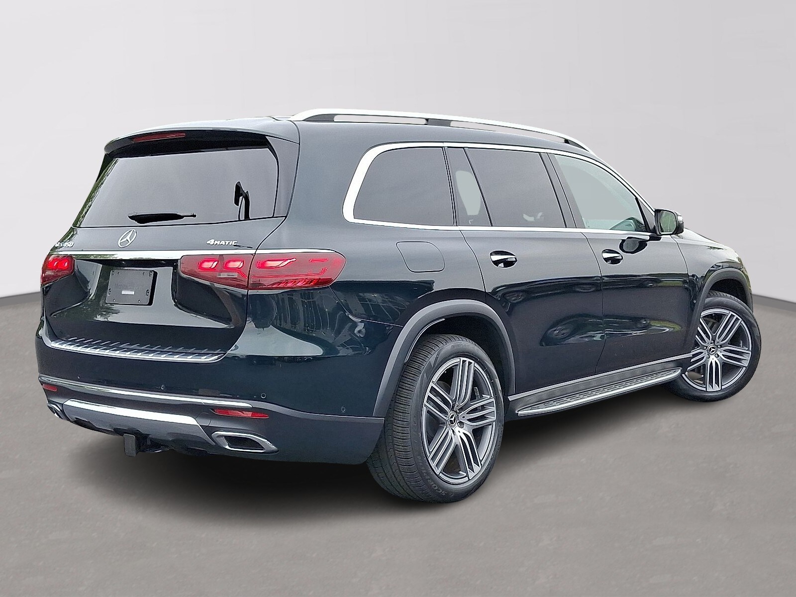 2024 Mercedes Benz GLS 450 4MATIC photo 2