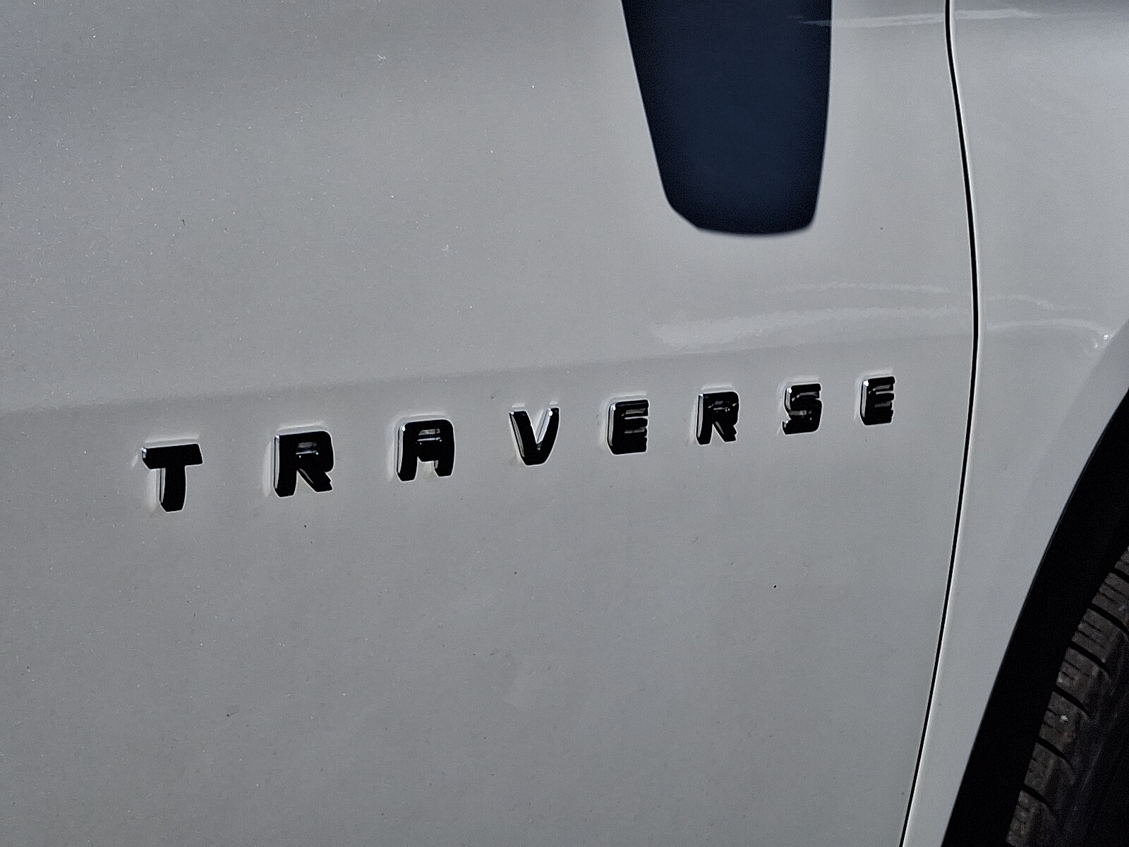 2022 Chevrolet Traverse Leather photo 2
