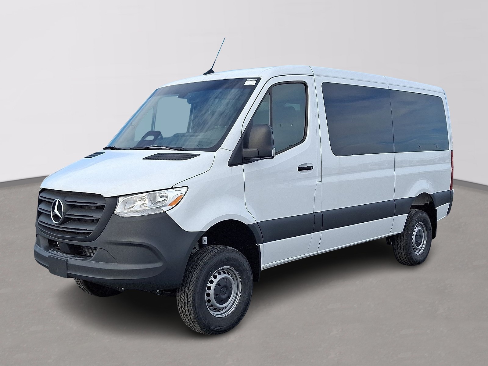 2025 Mercedes-Benz Sprinter 2500 144 WB HO Standard Roof 4x4's photo