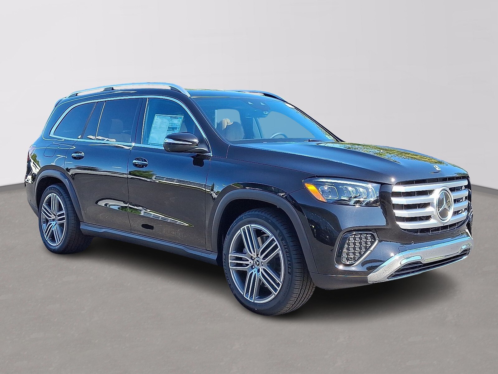 2026 Mercedes Benz GLS 450 4MATIC photo 2