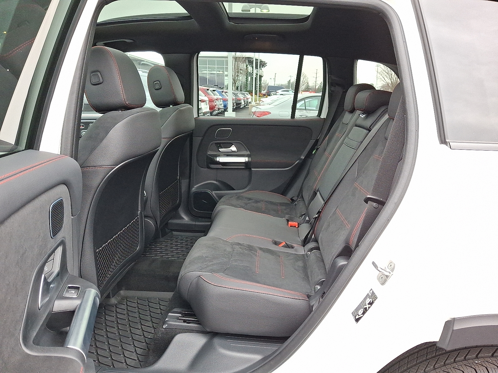 2025 Mercedes-Benz GLB Base - Photo 10