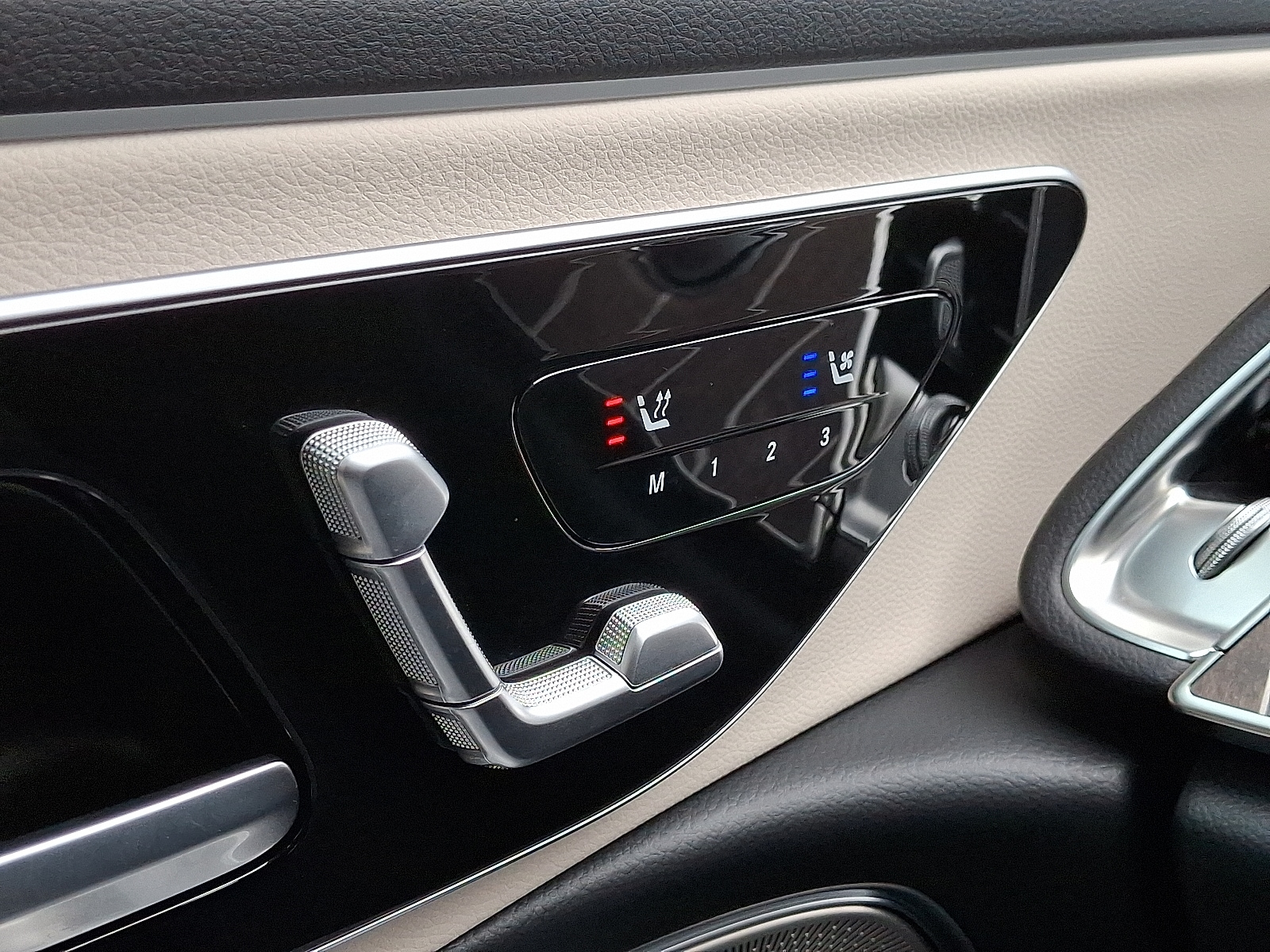 2025 Mercedes-Benz E-Class E350 - Photo 25