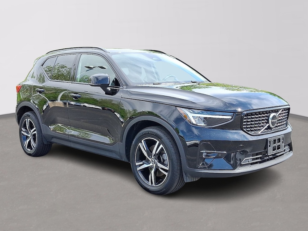 Used 2023 Volvo XC40 B5 AWD Plus Dark SUV