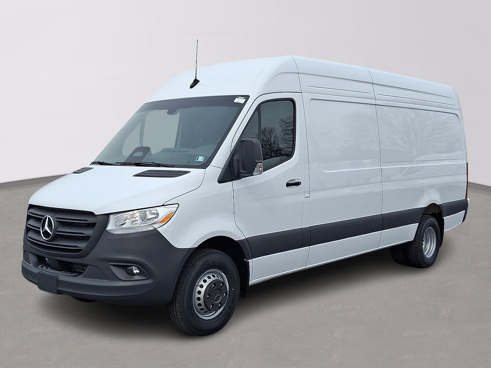 2026 Mercedes-Benz Sprinter 4500 170 WB HO High Roof's photo