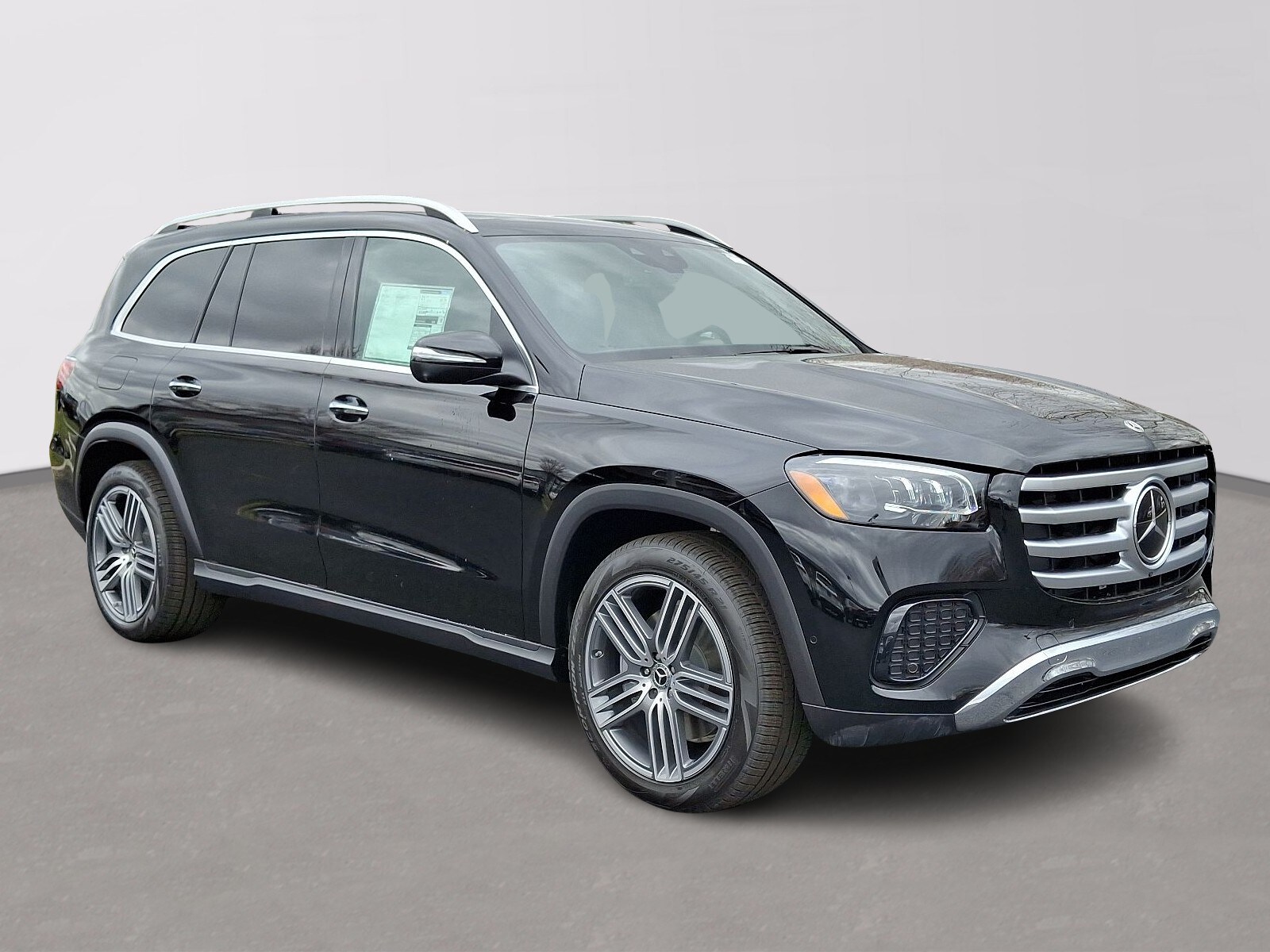 2025 Mercedes Benz GLS 450 4MATIC photo 3