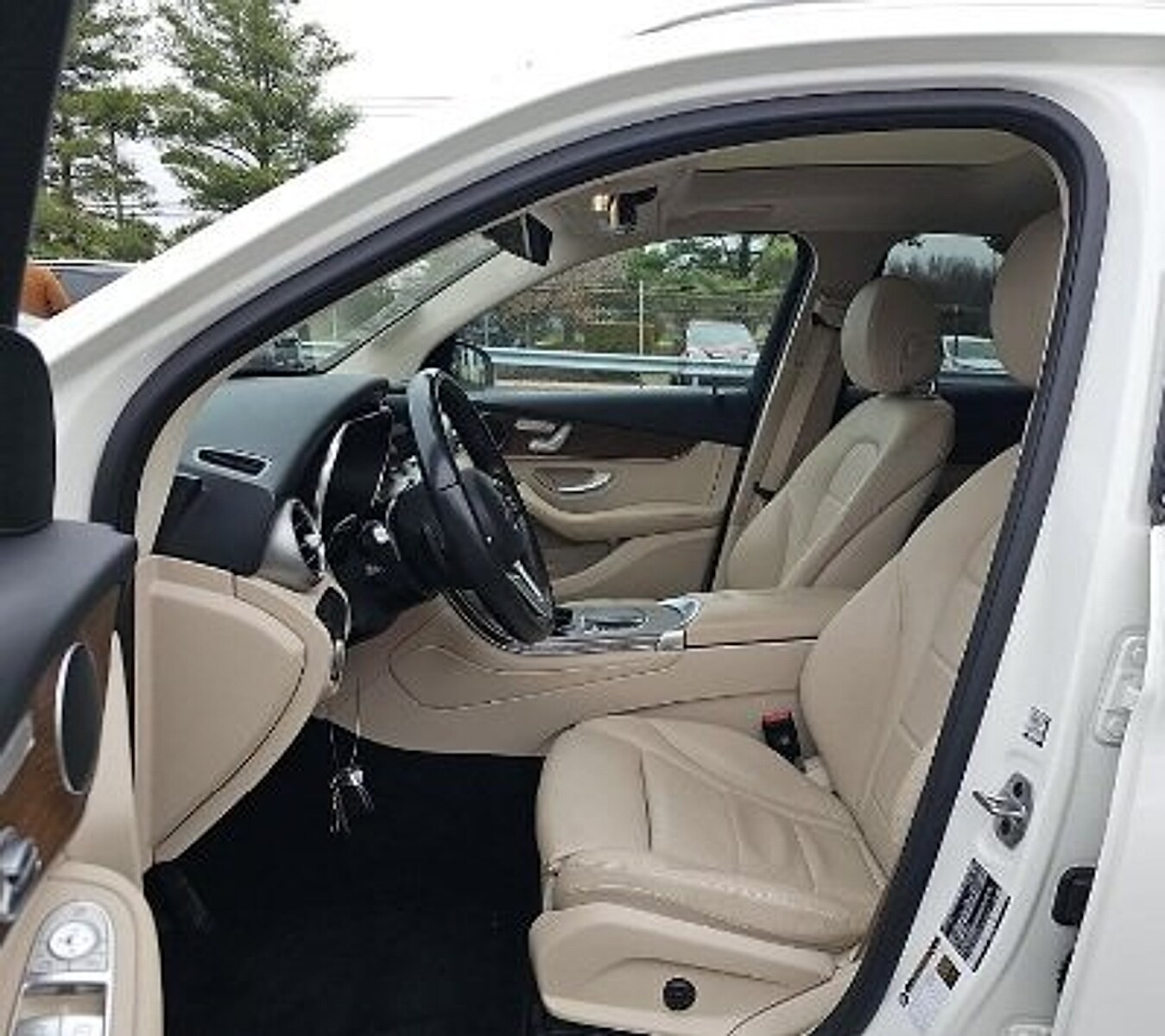 2022 Mercedes Benz GLC 300 4MATIC photo 2