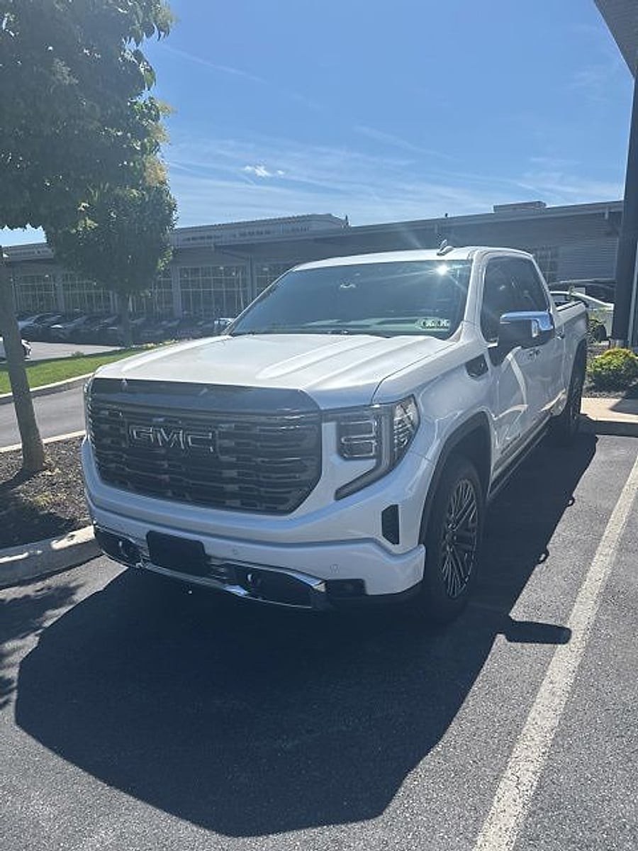 2022 GMC Sierra 4WD Crew Cab Short Box Denali Ultimate's photo