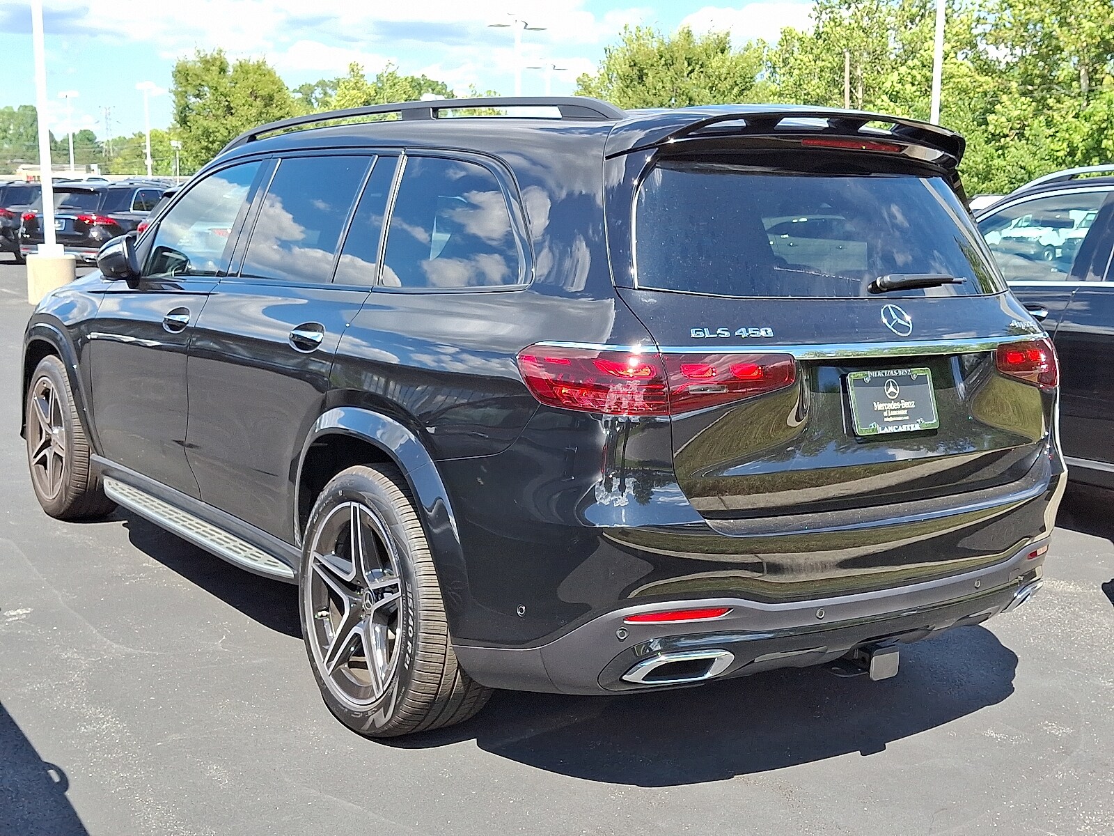 2025 Mercedes Benz GLS 450 4MATIC photo 2