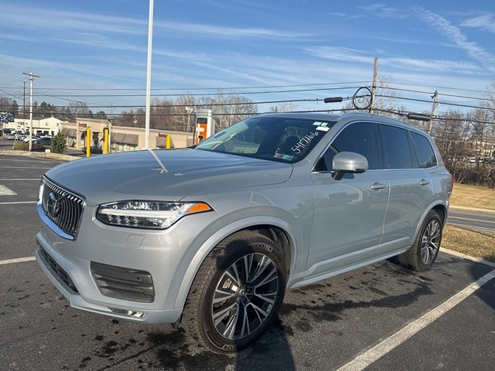 2022 Volvo XC90 Momentum's photo