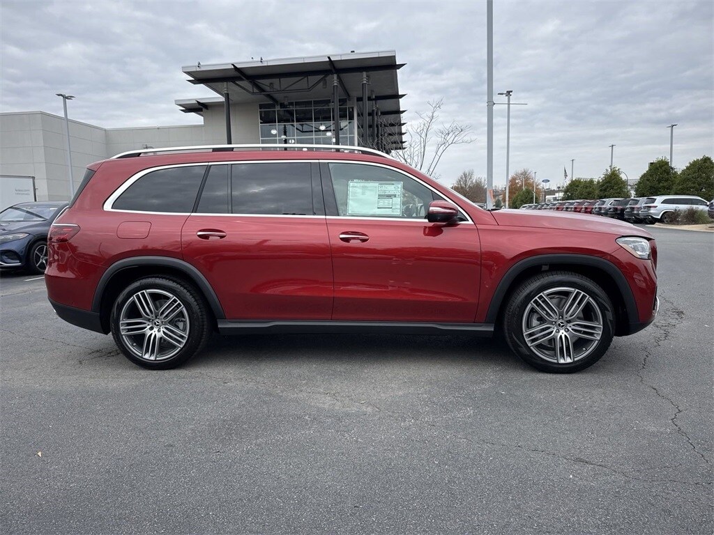 2025 Mercedes Benz GLS 450 4MATIC photo 2