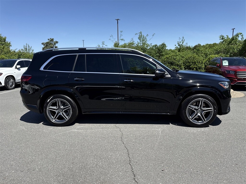 2025 Mercedes Benz GLS 450 4MATIC photo 2