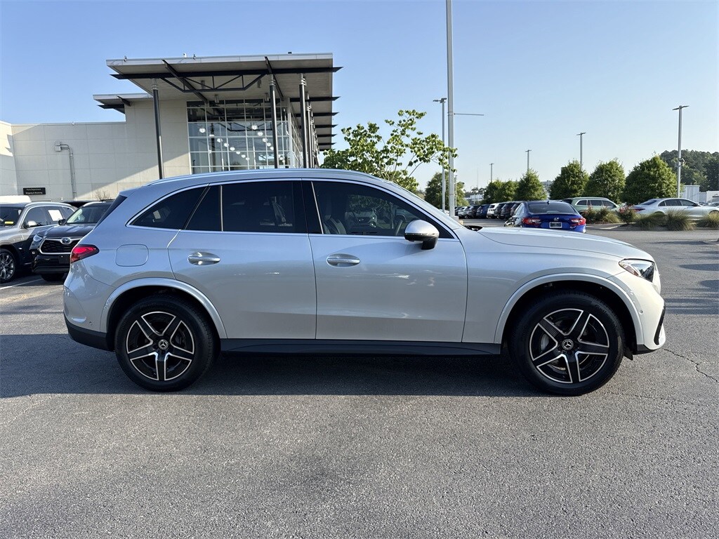 2025 Mercedes Benz GLC 350e photo 2