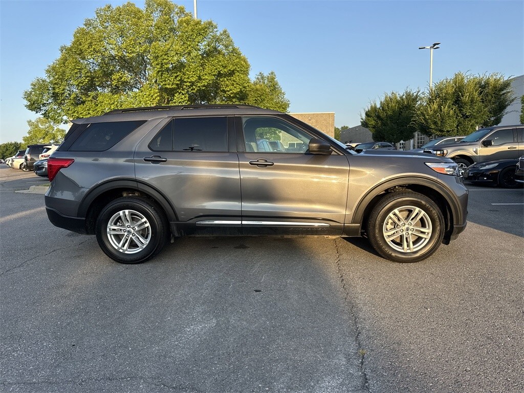 2022 Ford Explorer XLT photo 2