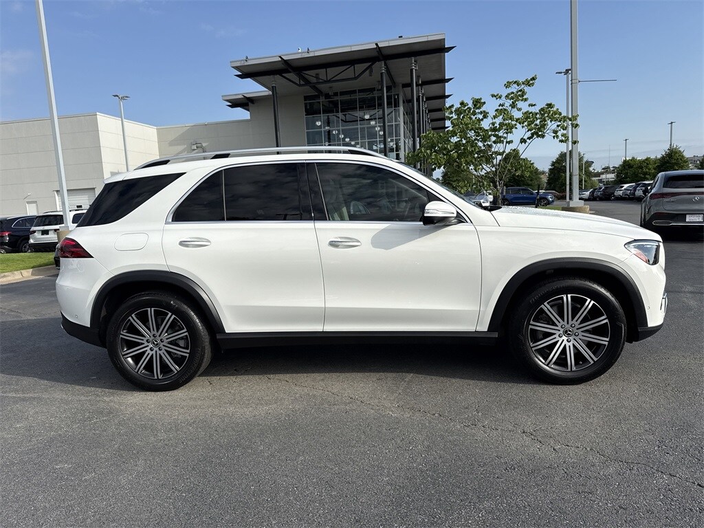 2025 Mercedes Benz GLE 450e photo 2