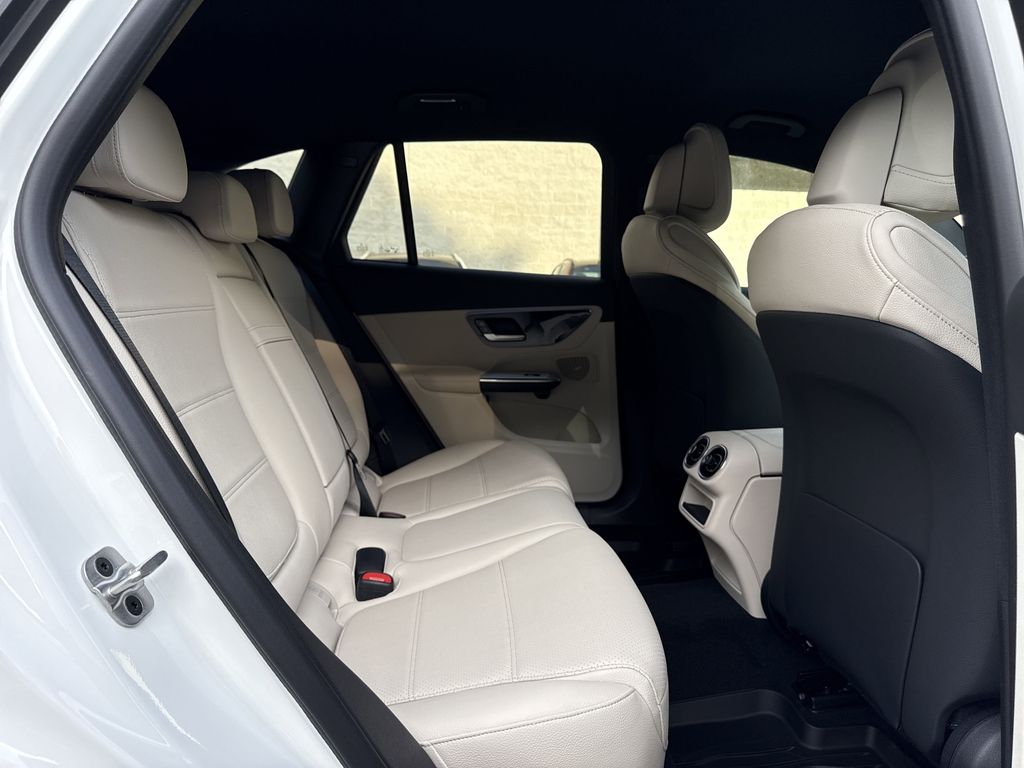 2025 Mercedes-Benz GLC Base - Photo 17
