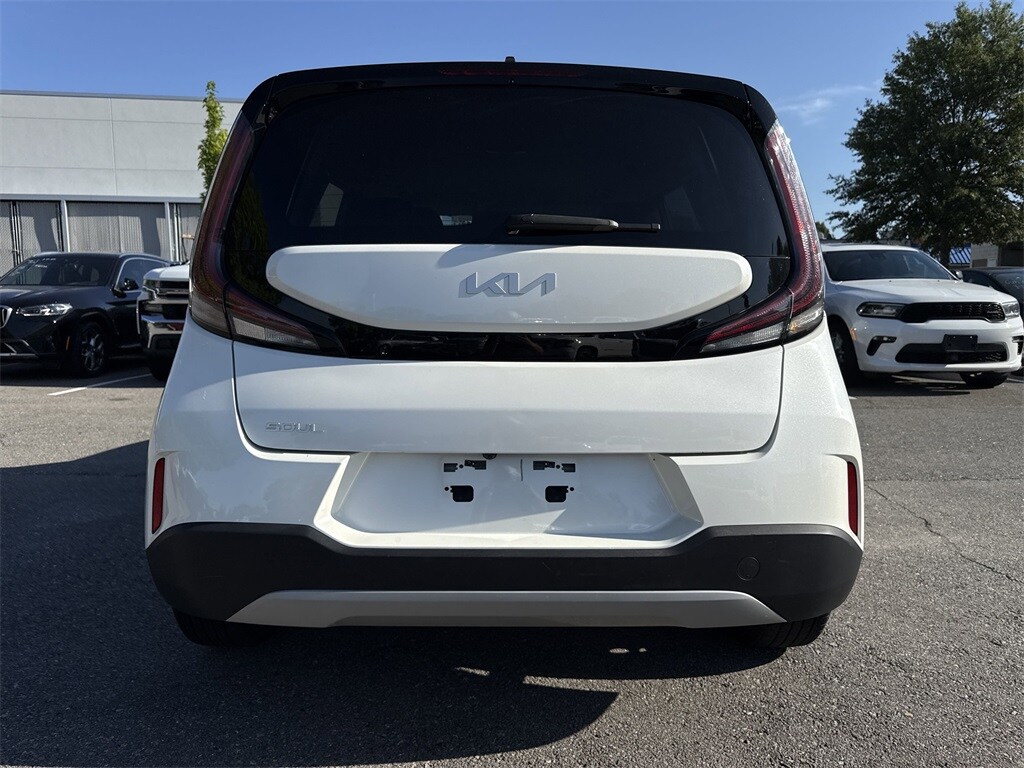 2023 Kia Soul LX photo 2