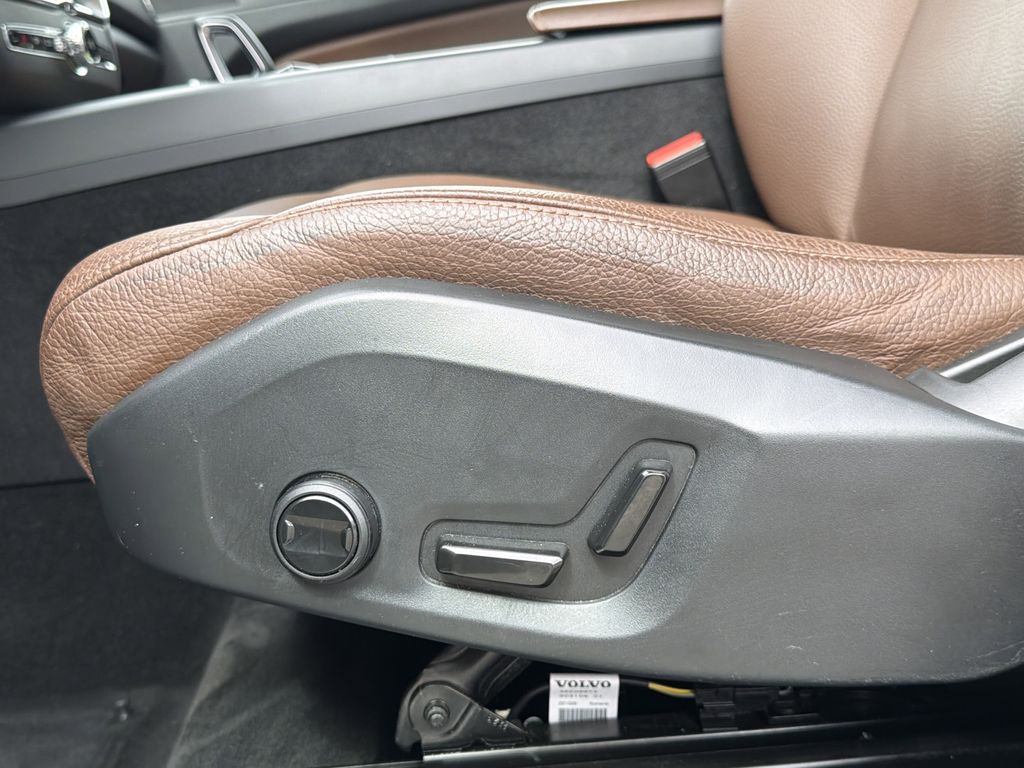 2023 Volvo XC60 Plus - Photo 23