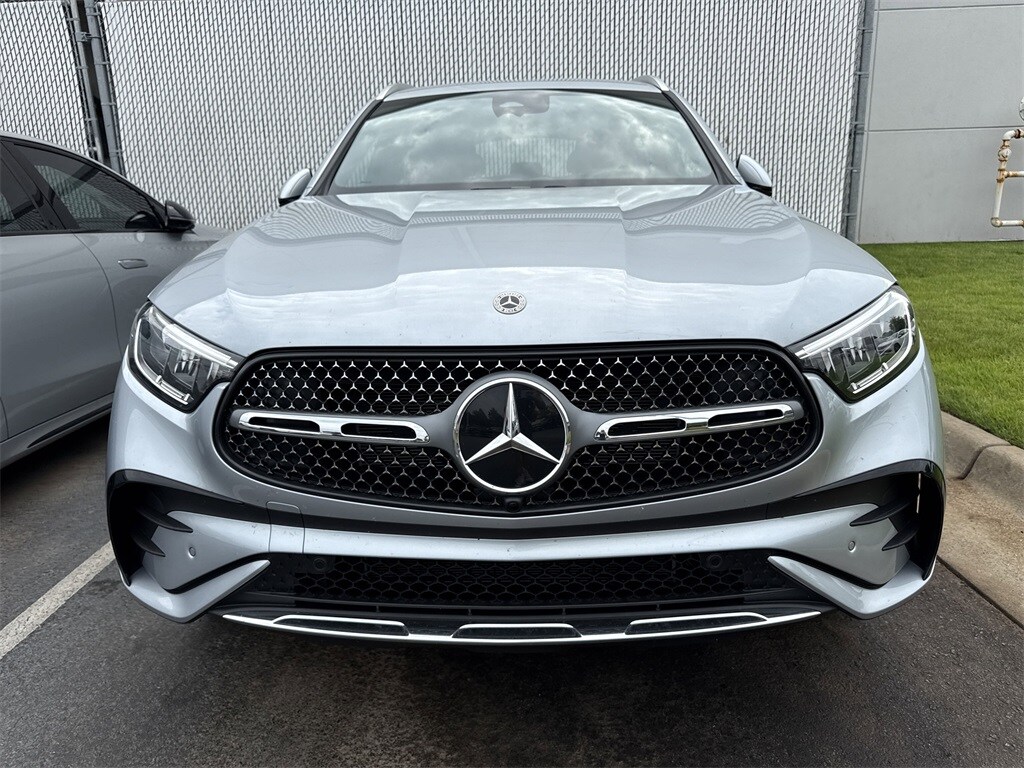 2025 Mercedes Benz GLC 350e photo 2
