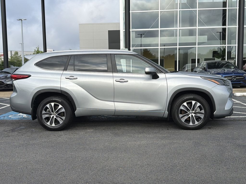 Used 2023 Toyota Highlander Hybrid XLE SUV