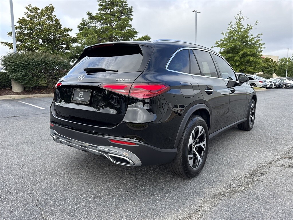 2025 Mercedes Benz GLC 350e photo 3