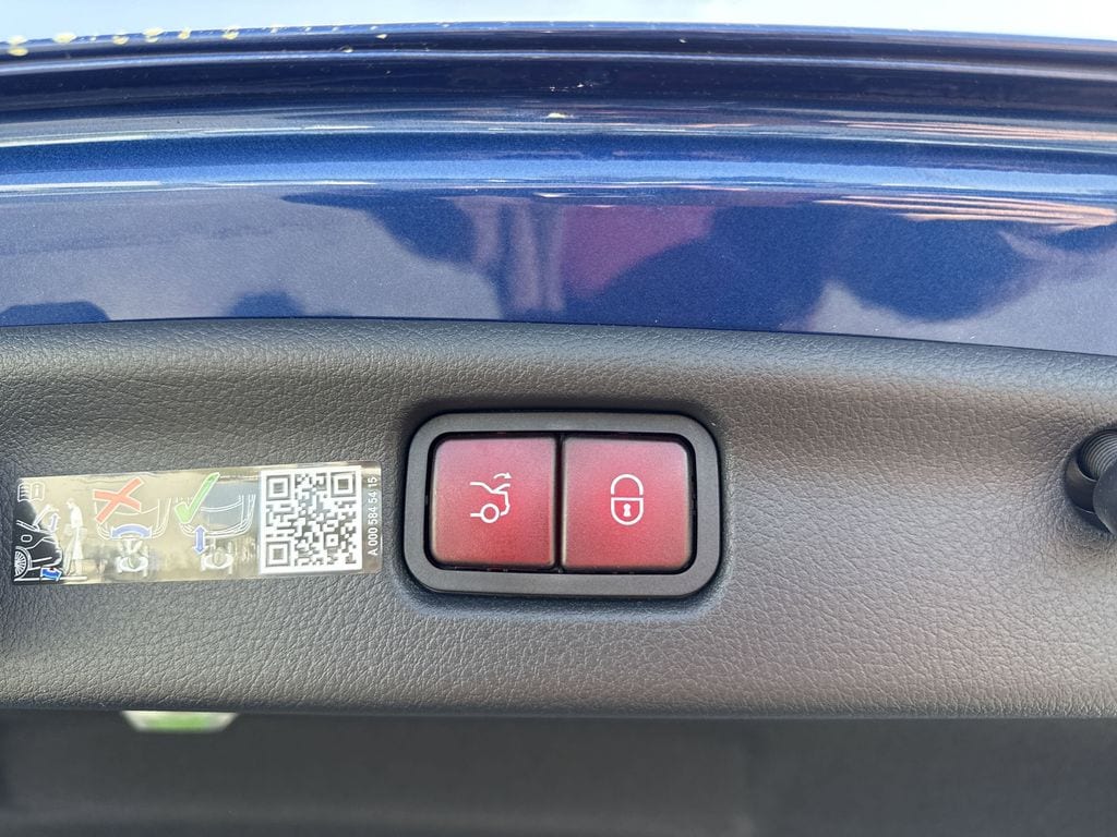 2025 Mercedes-Benz C-Class Sedan C 300 - Photo 17