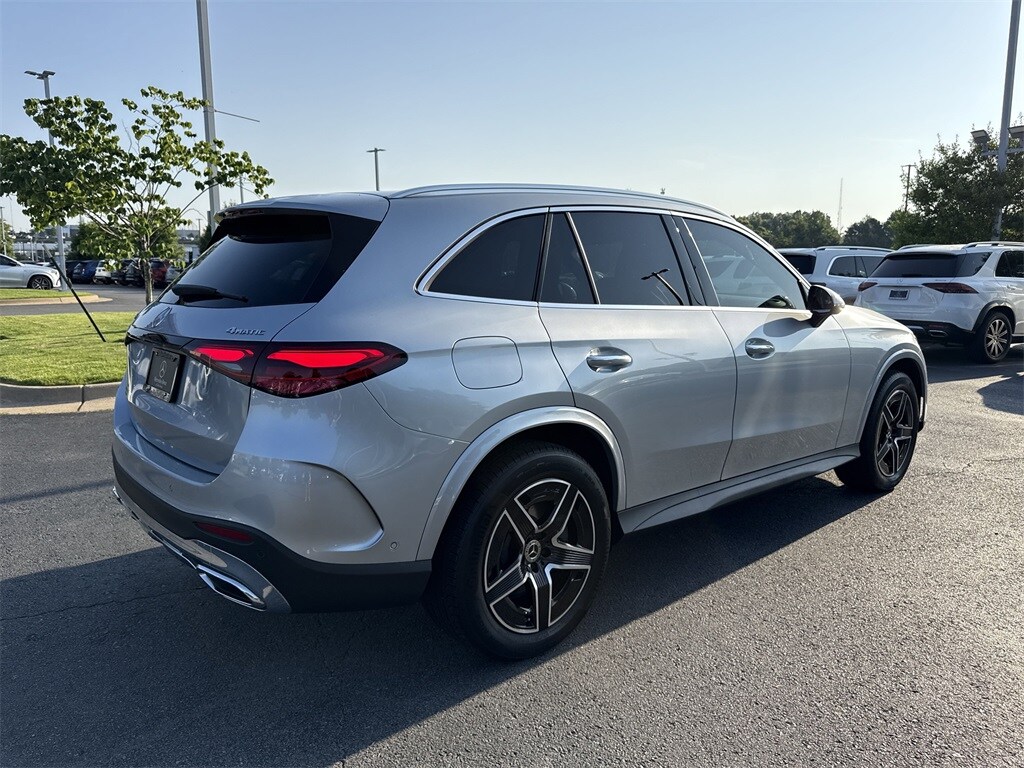 2025 Mercedes Benz GLC 350e photo 3