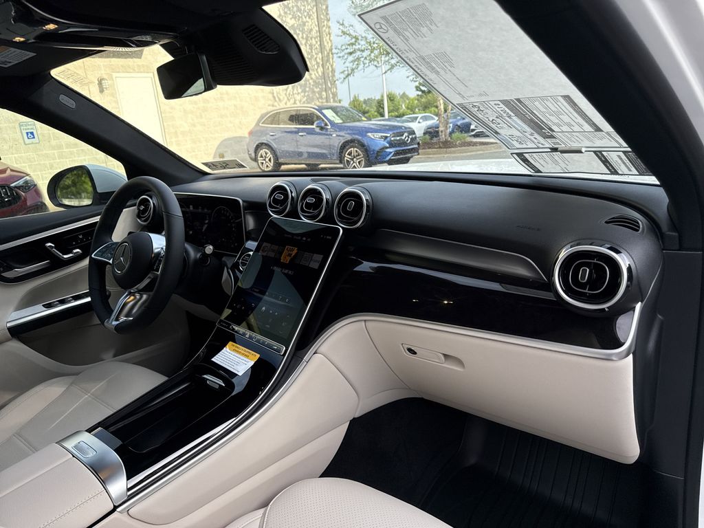 2025 Mercedes-Benz GLC Base - Photo 21