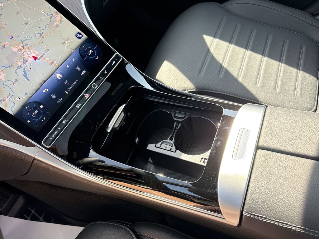 2025 Mercedes-Benz C-Class Sedan C 300 - Photo 33