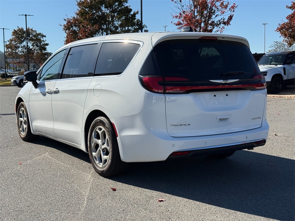 Used 2024 Chrysler Pacifica Limited Minivan/Van