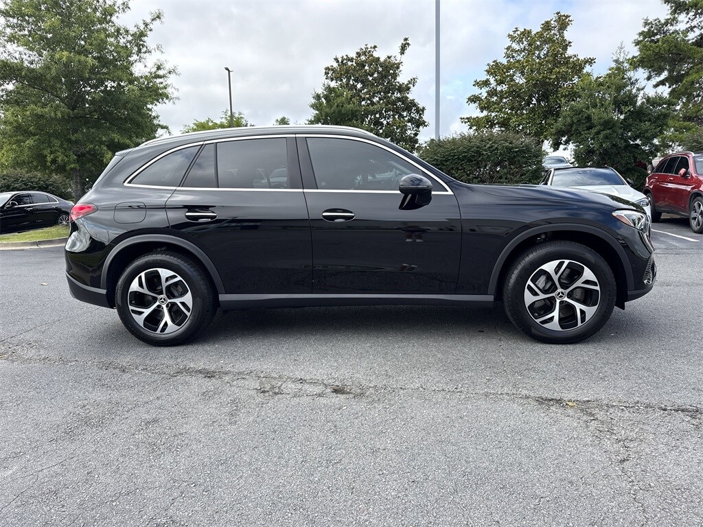 2025 Mercedes Benz GLC 350e photo 2
