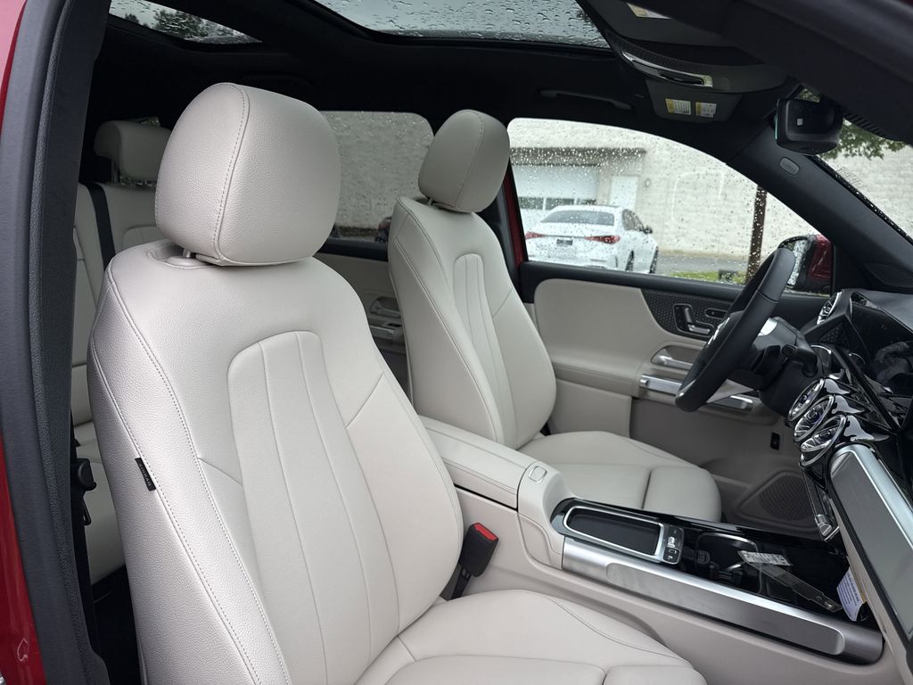 2025 Mercedes-Benz GLB Base - Photo 19